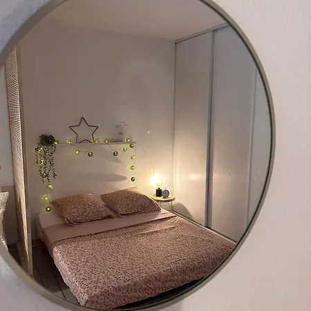 Sur Le Port De - A 2min Des Plages, Clim & Balcon Apartment Hyères