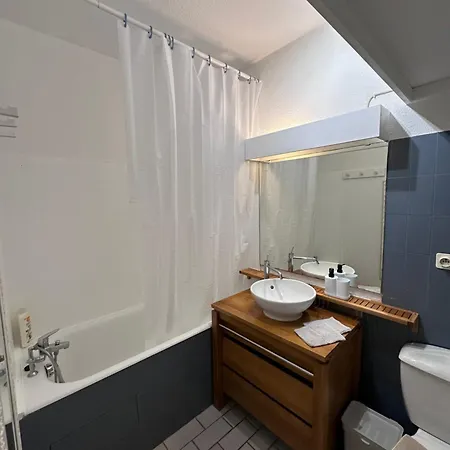 Apartment Sur Le Port De - A 2min Des Plages, Clim & Balcon *