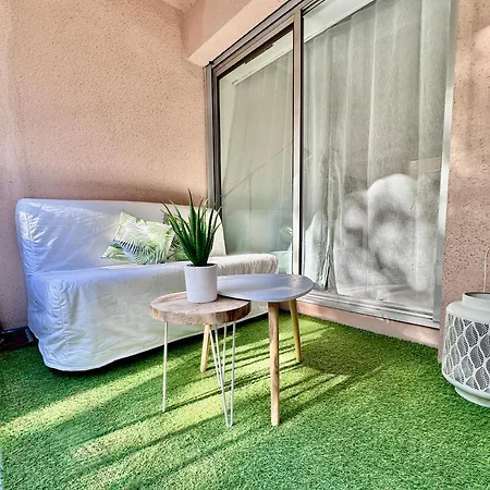 Sur Le Port De - A 2min Des Plages, Clim & Balcon Apartment Hyères